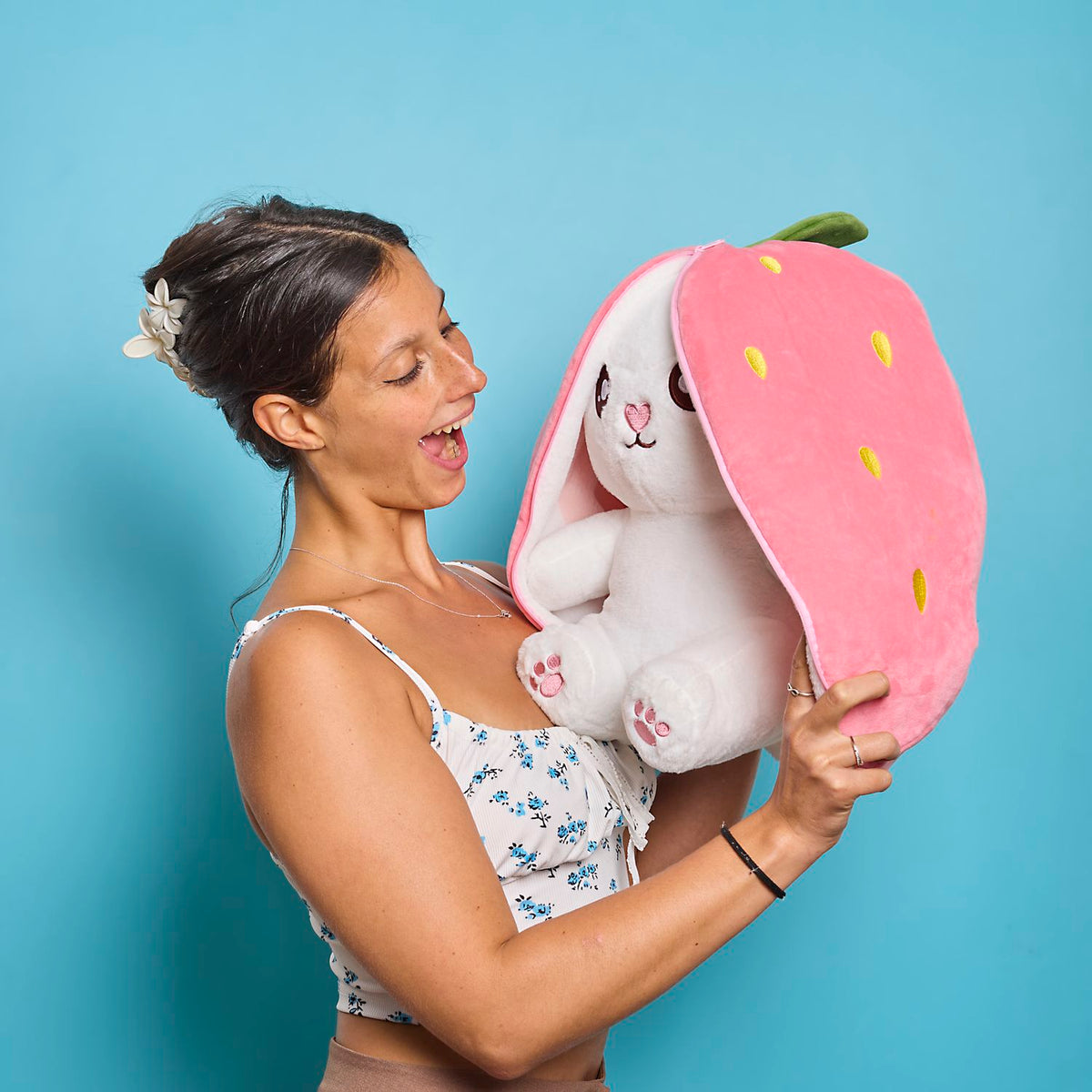 PELUCHE LAPIN SURPRISE FRAISE