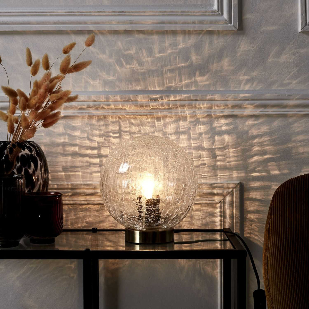 LAMPE A POSER BOULE EN VERRE CISELE