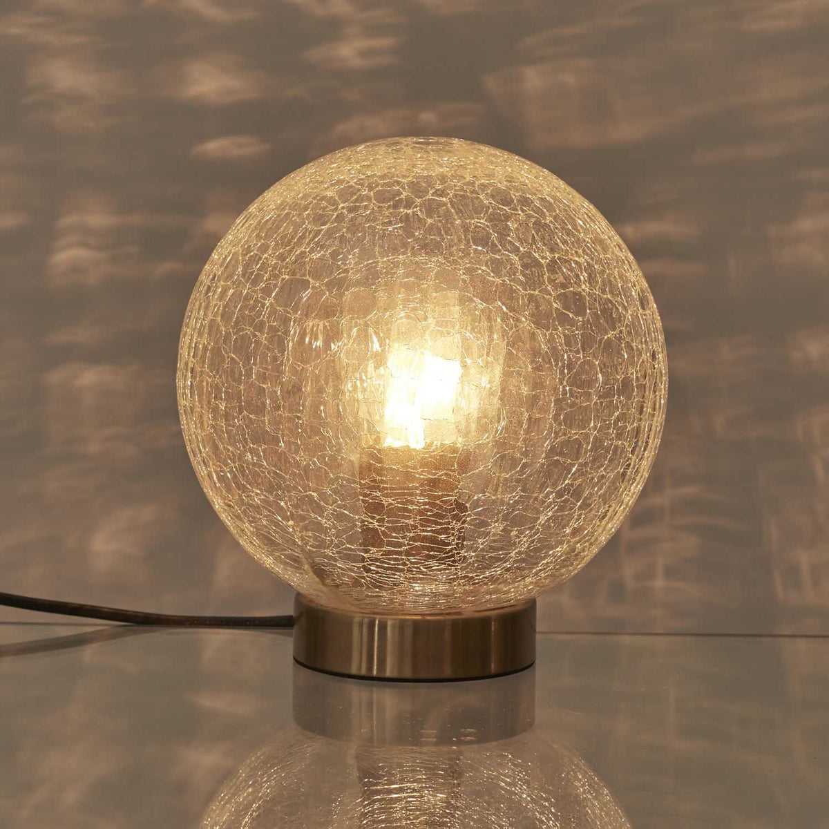 LAMPE A POSER BOULE EN VERRE CISELE