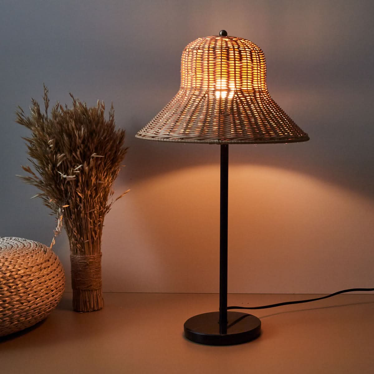 LAMPE CHAPEAU ROTIN